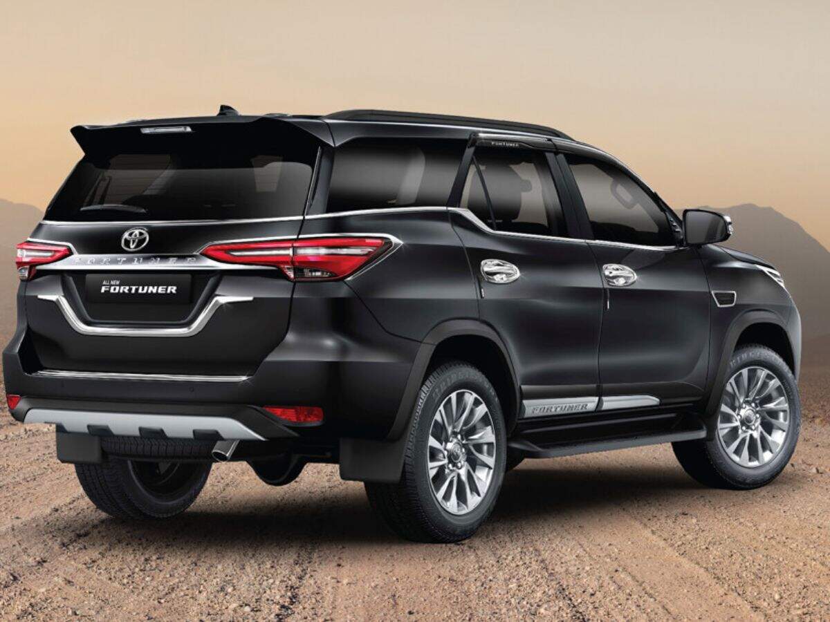 ये है फॉर्च्यूनर का सबसे धांसू मॉडल, जानें ईएमआई पर खरीदने के लिए कितनी भरनी होगी डाउन पेमेंट्स 